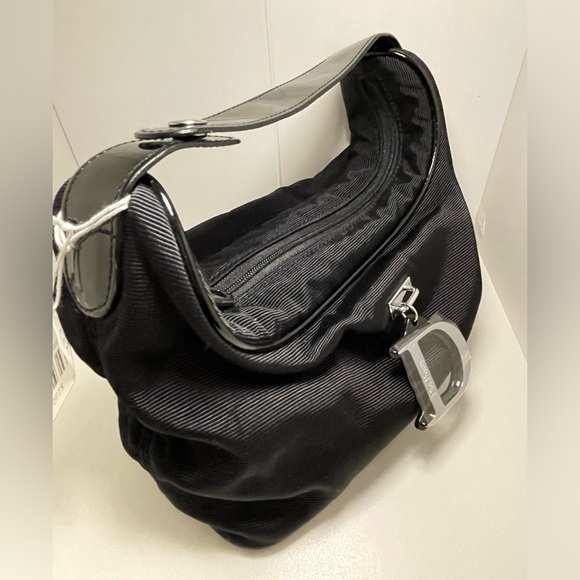 Description
Dior beauty cosmetic bag
14.5x12x5cm - Picture 4 of 10